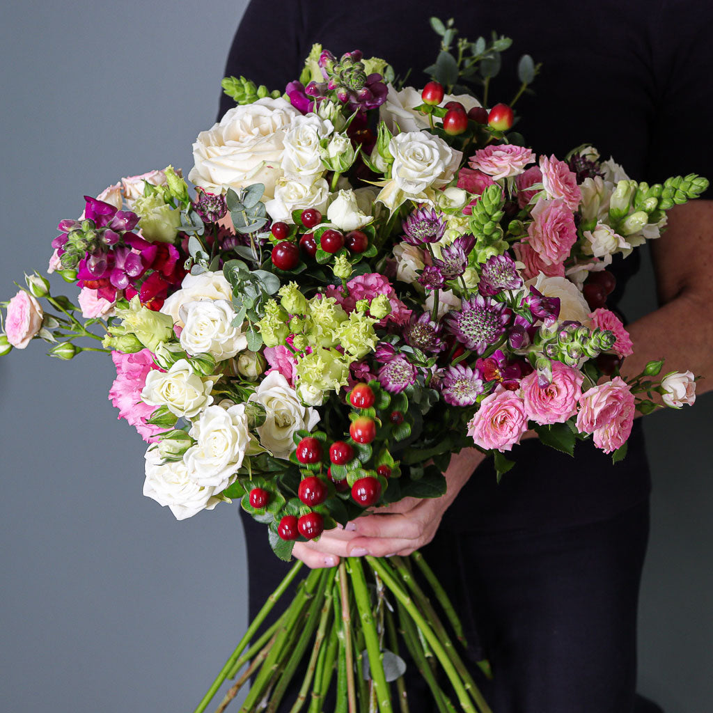 Roses, Spray Roses, Hypericum, Snapdragons and Lisianthus